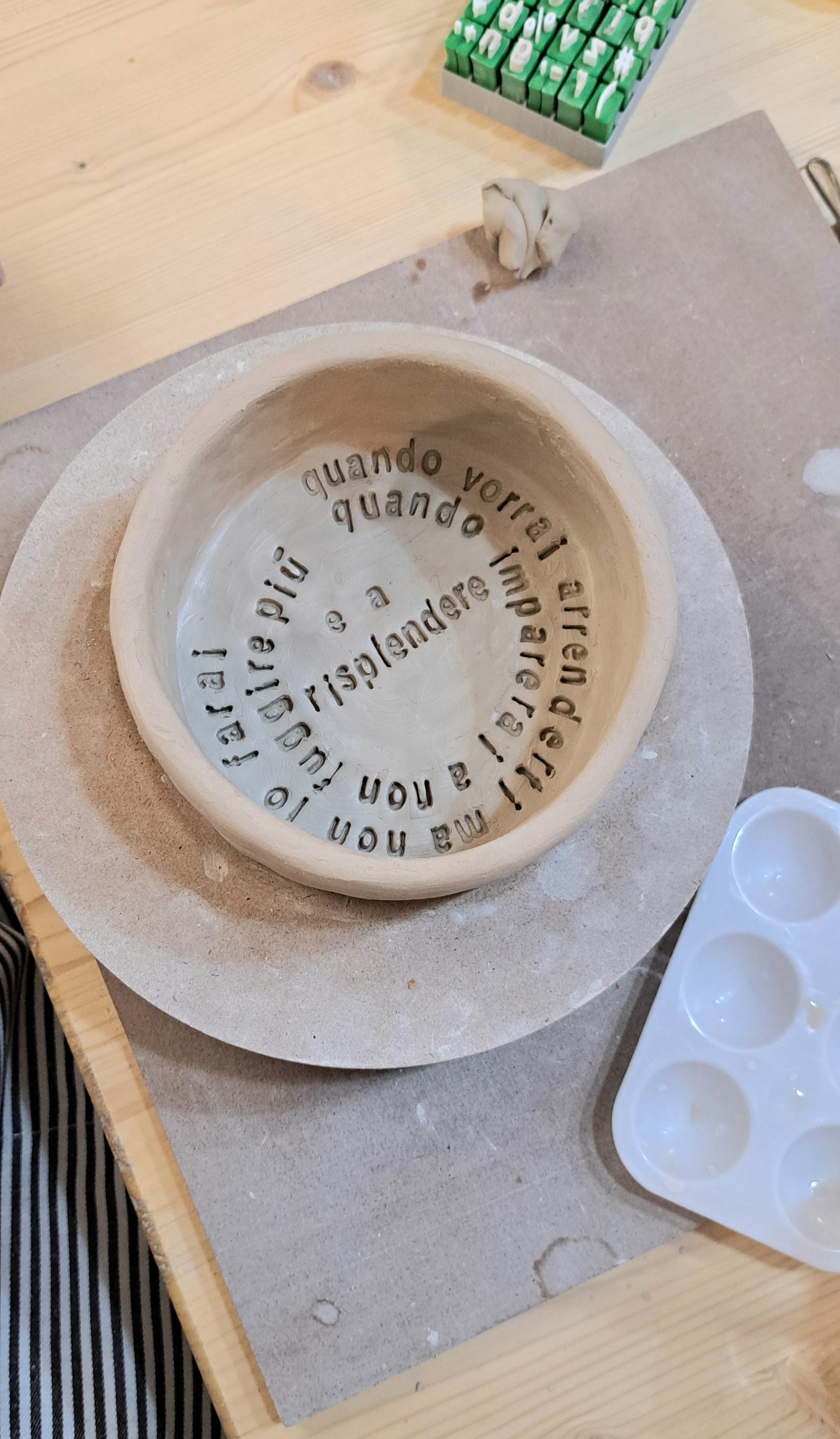 Ciotoline poetiche - modella, scrivi e dipingi 2 ciotoline in ceramica con Marzia