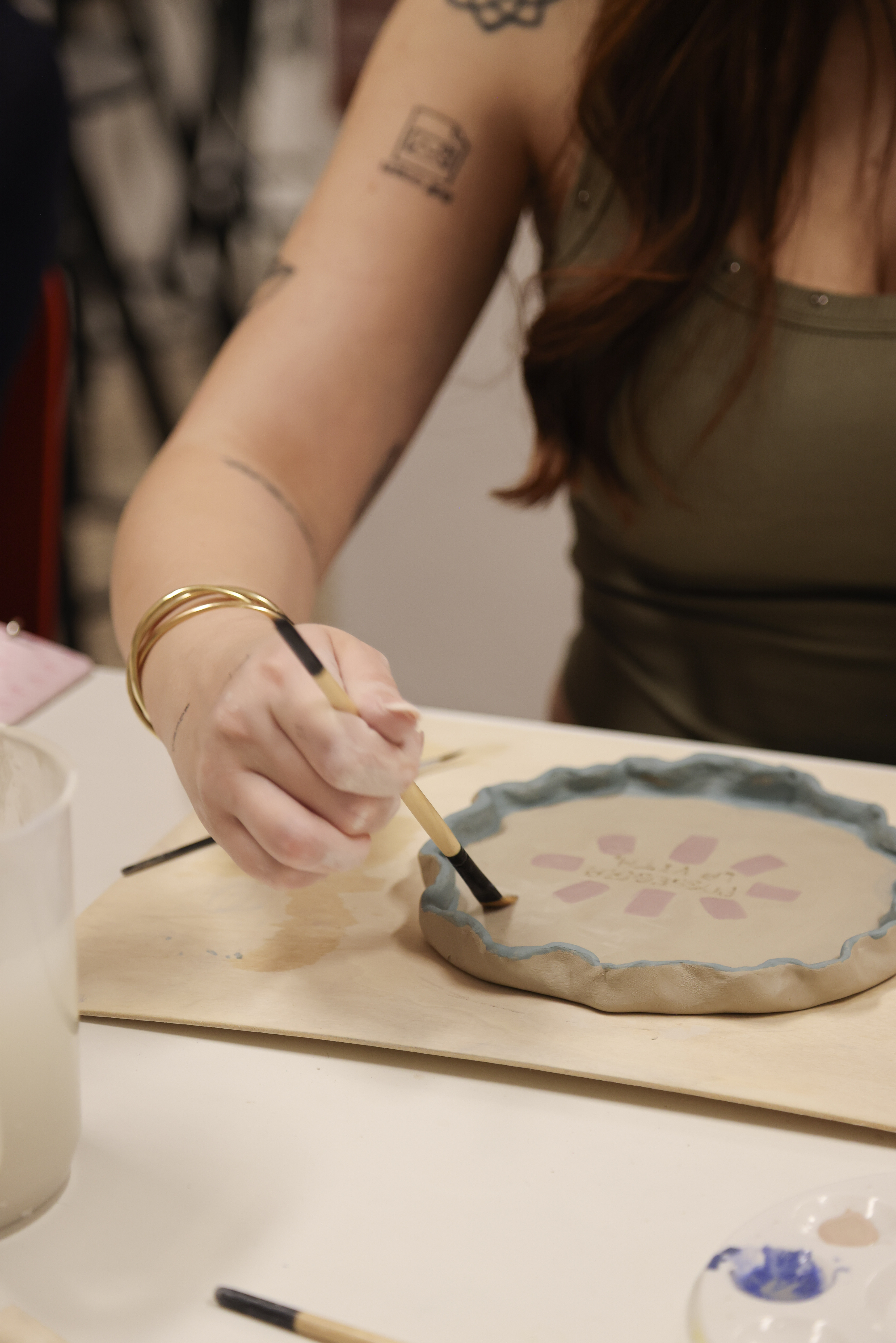 Dalla terra alle tue mani: crea il tuo oggetto in ceramica con Elizabeth